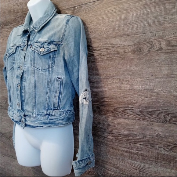 Vintage Levi’s Light Wash Distressed Trucker Jean Jacket Sz M - Picture 4 of 12